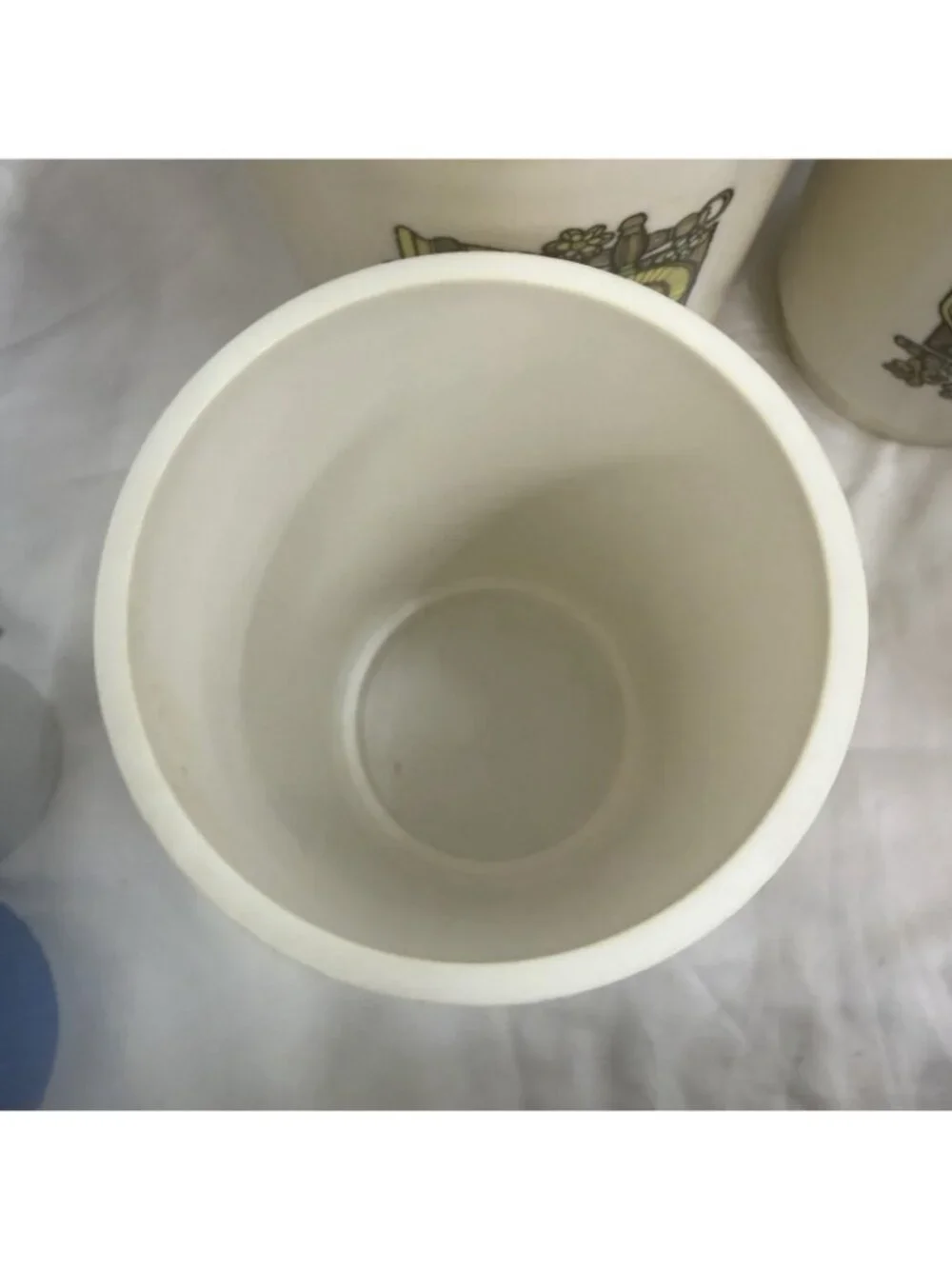 Vintage MCM Nesting Canisters Set of 4 Plastic Kitchen Gourmet 70s Retro Cream